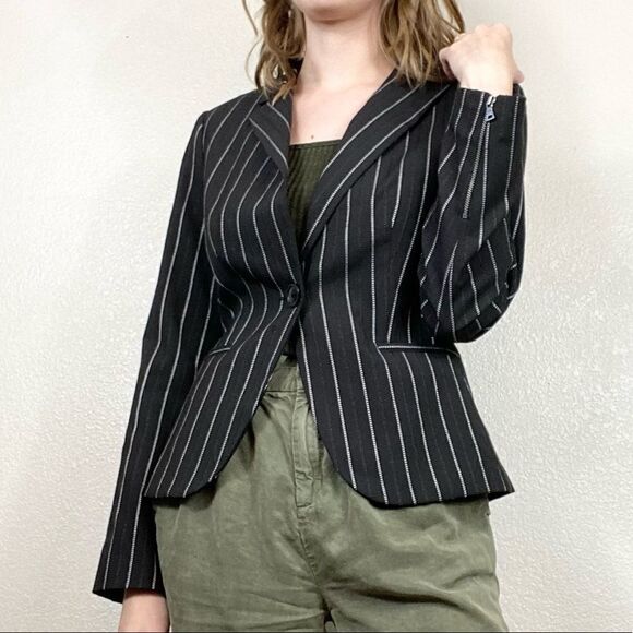 NWOT Express Design Studio Black & White Pinstriped Blazer Jacket - Picture 5 of 9